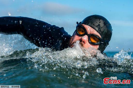 Man sets record for round Great Britain swim