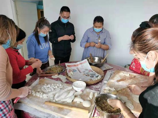 别样“年味”不想家