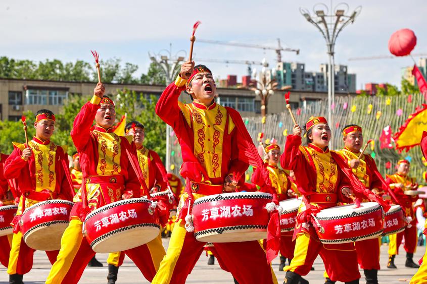 新疆兵团第六师五家渠市：威风锣鼓大赛点燃夏日激情