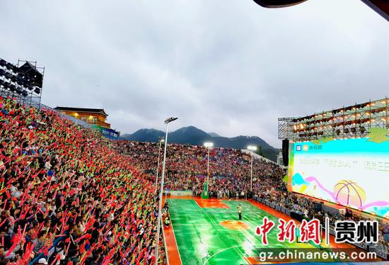 “村BA”深山音乐会现场。姜学维摄 “村BA”深山音乐会现场。姜学维摄