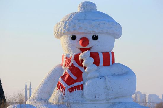 Giant snowman starts melting as weather warms