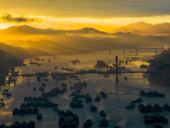 Morning glory shines on Xijiang River