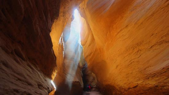 Sunshine brings light show to canyon