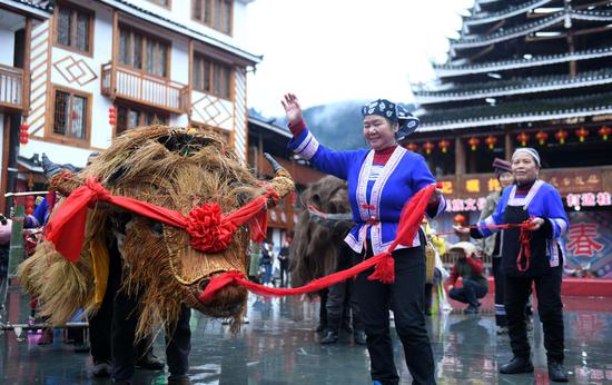 Folk event held on 'Beginning of Spring' day to pray for harvest 
