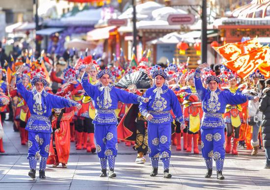 Shehuo gala staged to welcome Lantern Festival at International Grand Bazaar