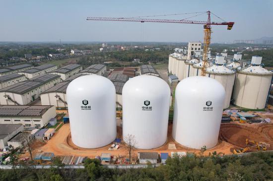 First batch of 3 inflatable grain silos installed
