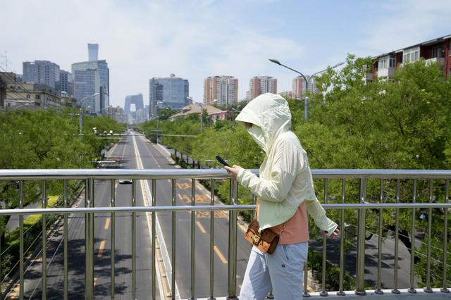 Beijing registers first high-temperature day of 2025